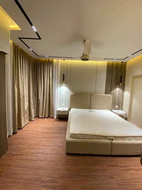 Modern Bedroom photo 3